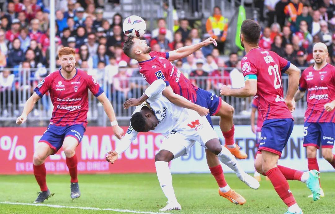 摩纳哥新援在法甲比赛中展现出色的传球技术