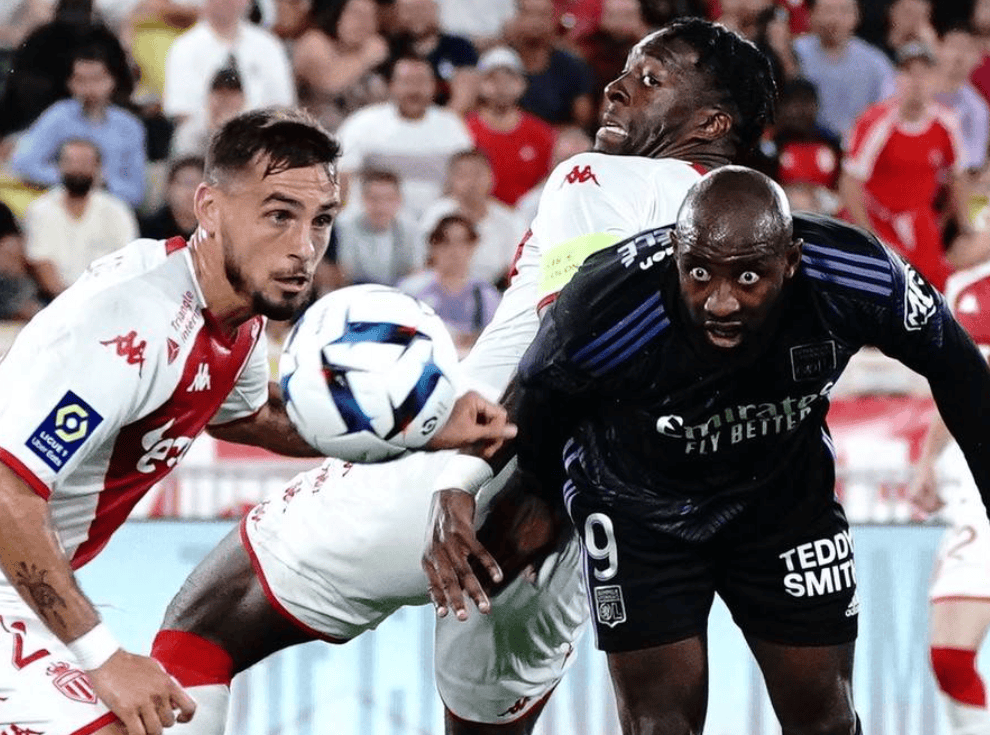 摩纳哥新援在法甲比赛中展现出色的传球技术